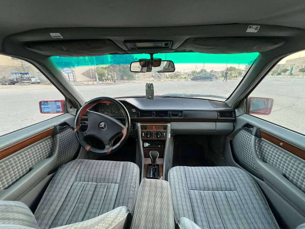 مارسدس دب 300 موديل92  رقم دولي وسنوية جديد 2029  محرك بطه VVT شرط دواخل كل جدید مابیە ضربه تبريد تايرات ويل جديد شرط كيرو محرك تحويل غرامة سیارة جاهزه
سعر 57 بية مجال 
***********
