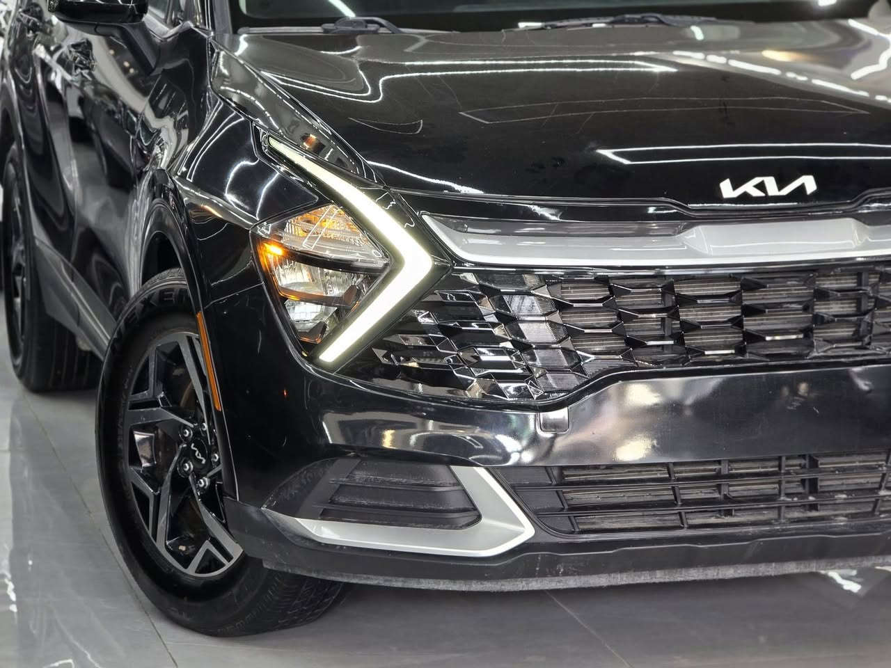 كيا سبورتج - Kia Sportage

****ارخص سبورتج بكل السوگ شرط****

الموديل: 2023
المسافة المقطوعة: 100,000 Mile
المحرك: 2.5L 4 Cylinder
ناقل الحركة: AT-8
الصناعة: امريكية
اللون: اسود
رقم السيارة: كاتي شمالي
عدد المقاعد: 5

🔸 المواصفات: LX

مقاعد جلد - حساسات - كامرة خلفية - شاشة كبيرة - تحكمات ستيرن - وضعيات قيادة - مثبت سرعة - نظام Apple Carplay و Android Auto - لايت LED - بصمة دخول

🔺 الضرر: جاملغ امامي سكن مصبوغ، ضرر سطحي
•الجاملغ الاصلي موجود ويمكن تصليحه

-السعر: 16,200$

📍العنوان: اربيل. شركة باب المرزوق
شارع ١٠٠، قرب مصنع الببسي

للتواصل واتساب او عبر الخط:
***********-☎️
***********-☎️
***********-☎️
