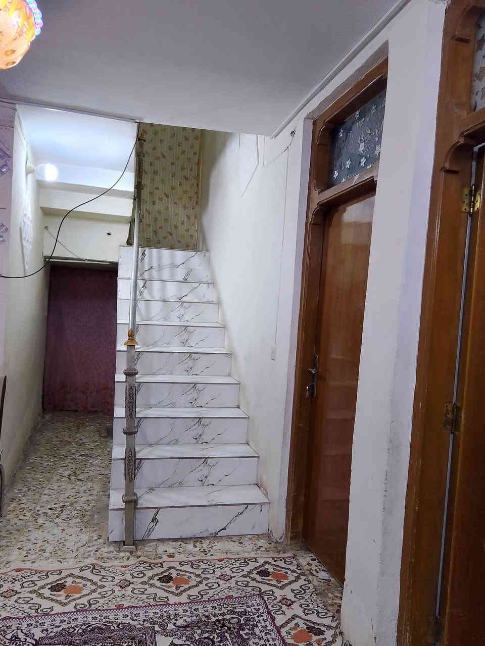 دار للبيع طابو صرف المساحة 200م شارع 80 قرب دائرة الموارد المائية يبعد عن الشارع مية السعر 147 وبي مجال بسيط للاستفسار الاتصال ع الرقم ***********
