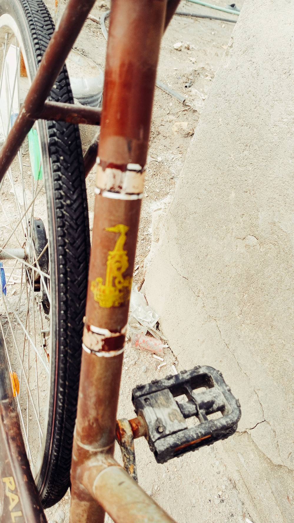 السلام عليكم بايسكل هيرو حجم27 لون جوزي لون بلادي ما مصبوغ العنوان ناصرية مقابيل الاسكان الصناعي 