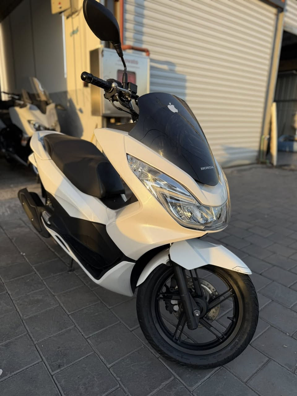 معرض الواثق لتجارة الدراجات النارية
هوندا pcx الجيل الثاني محرك 125

عداد الممشى 25,000
رقم بغداد مشروع وطني تحويل مباشر 
جاهزة وكاملة على اخر حباية 
مكفولة كفالة عامة شرط الفحص 
السعر 30 ونص 
***********
***********
