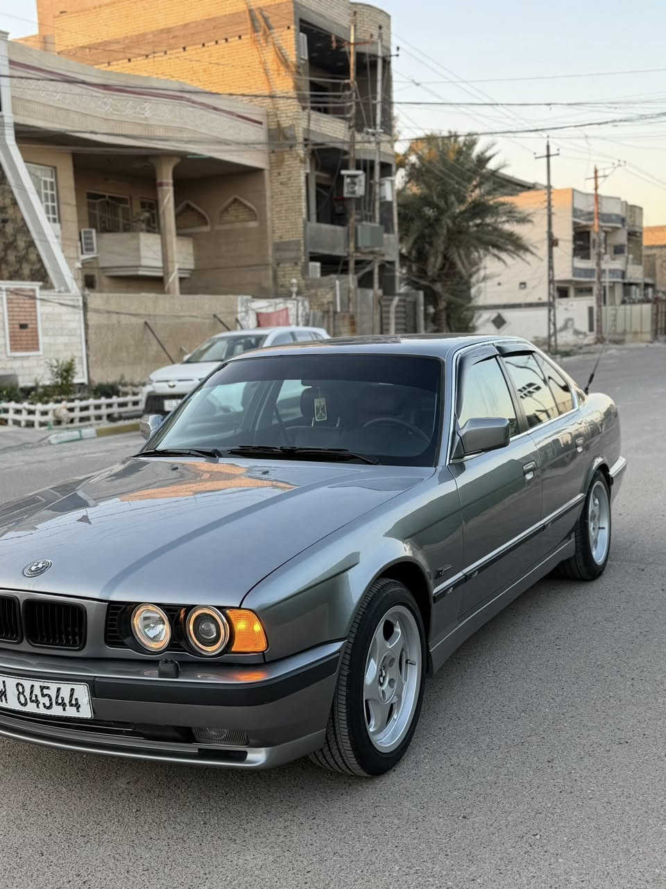 السلام عليكم
بي ام ٥٢٥ مسكر عدل موديل ١٩٩٢ بجم عريض صبغ جديد كشنات جلد وكهرباء كير اوتو تبريد شغال و خير من الله 
سعرها ٨٨ ورقه 
مكاني بغداد ***********
