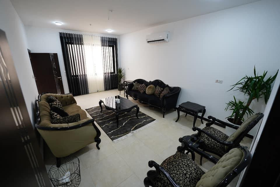 دار للبيع في مجمع النخيل السكني
مساحة 200م طابق واحد غرفتين
مرحلة أولى جاهز للسكن ومؤثث بالكامل
الواصل كامل بي سند
مكان مميز قريب
للأستفسار
***********
