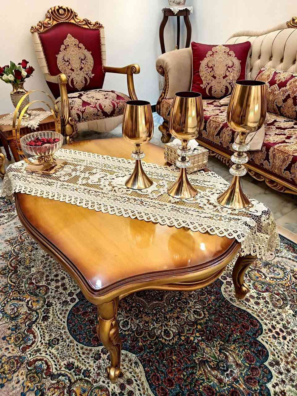 تخم زان مصري رئاسي درجة أولى ١٠ مقاعد جديد محد كاعد عليه مع ميز وسطي اتصال ع الرقم ***********
