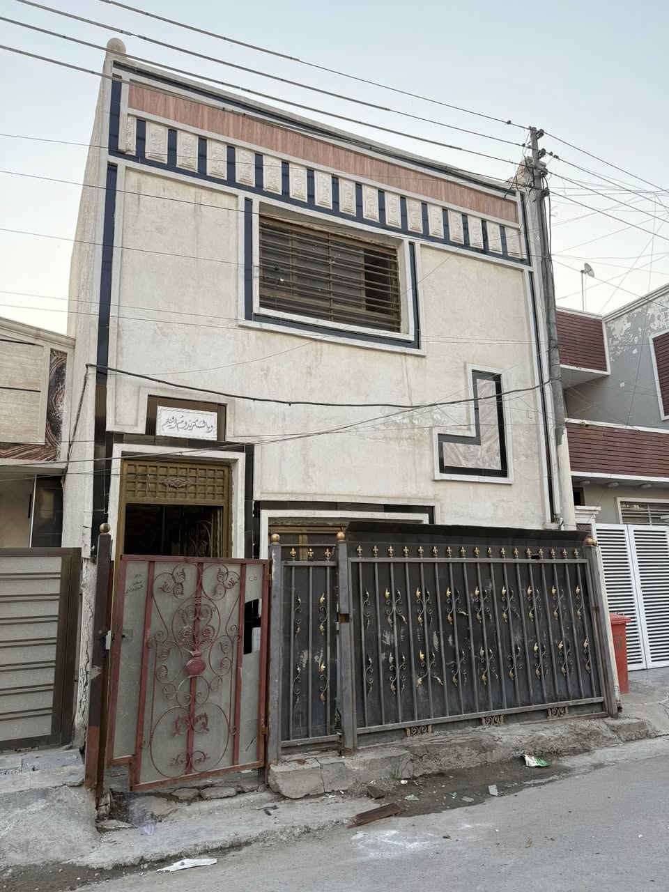 للايجار 50م بناء نظيف حالياً قيد التحديث تستلمو كامل غرفتين وصالة ومطبخ وخدمات 2 ايجارة 450 ألف 
مكانة حي الجهاد الطائي مقابل النسيم ***********
