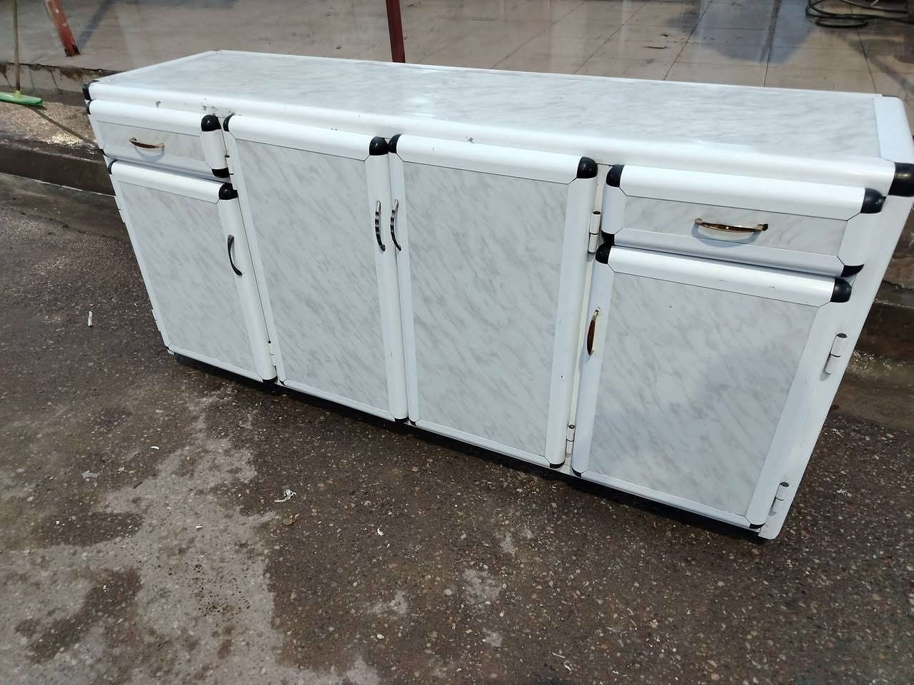 للبيع كونتر ارضى مترين نضيف شغل تقيل سعر ١٠٥  مجال *********** اسيا *********** مكان رشيديه
