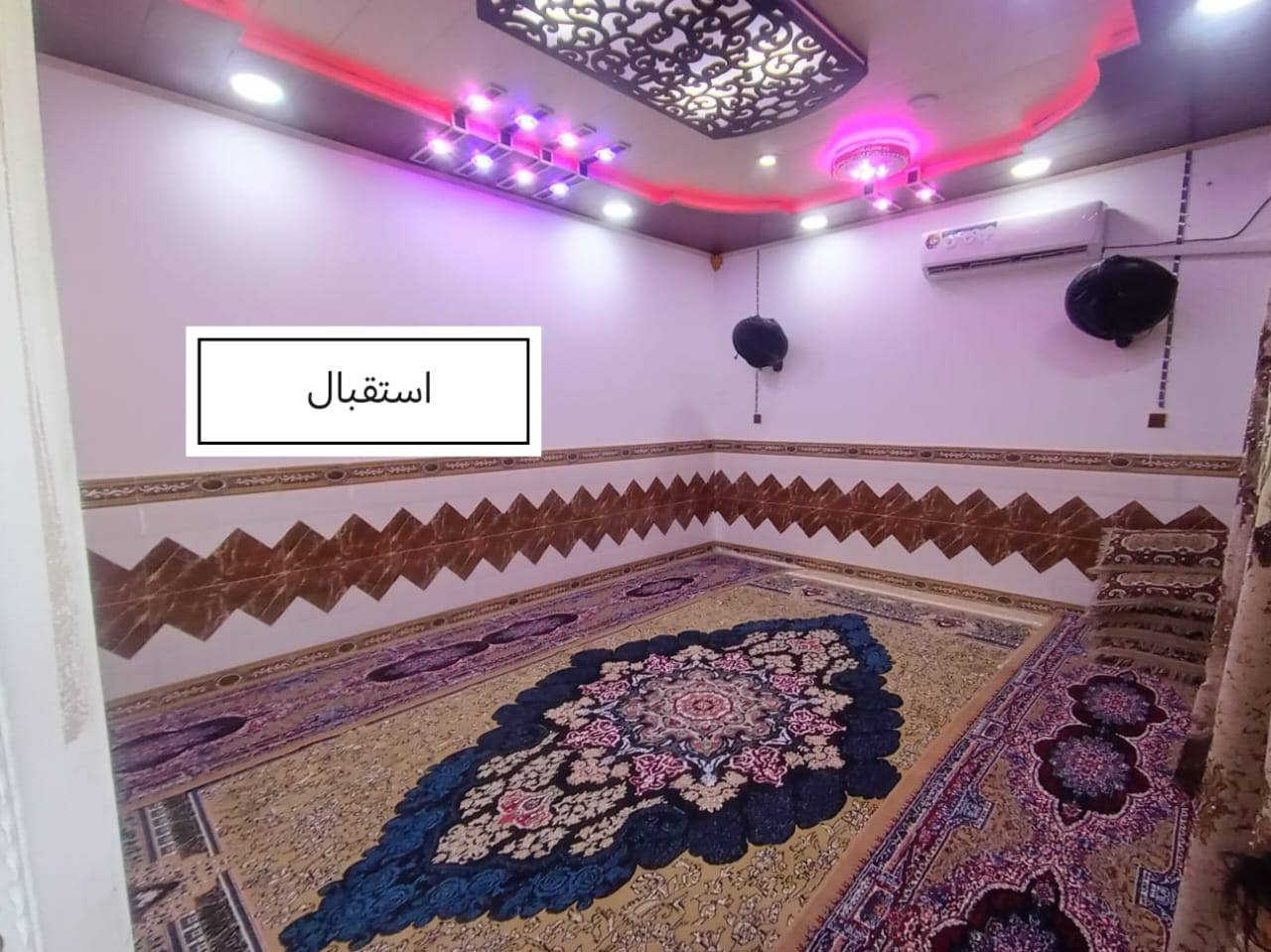 السلام عليكم 
دار للبيع 
مساحه 220 
مكان شارع الفلل الموز قرب صيدليه مروه على الشارع 
السعر 75 مليون أو بي مجال
التواصل ***********
