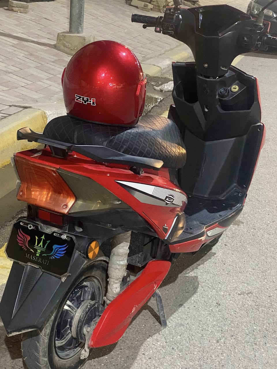 دراجة للبيع تخم باتريات جديد مستخدم شهريين فقط دراجه حلوه ومرتبه مكاني التأميم الرمادي  السعر 550 
***********
