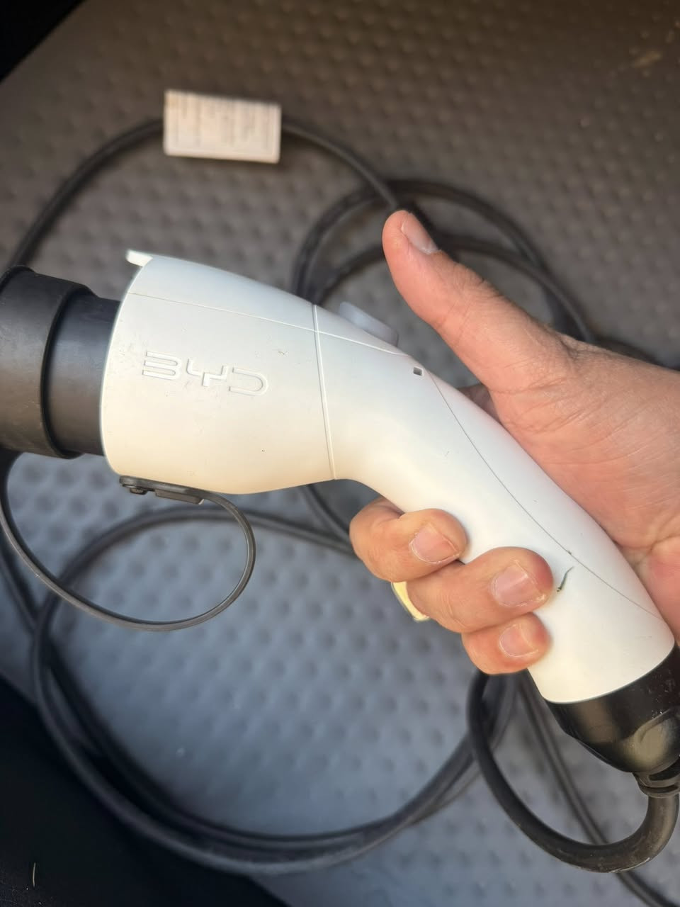 شاحنه BYD مال شركه تشحن  8 امبير*********** سعر 50الف قفل
