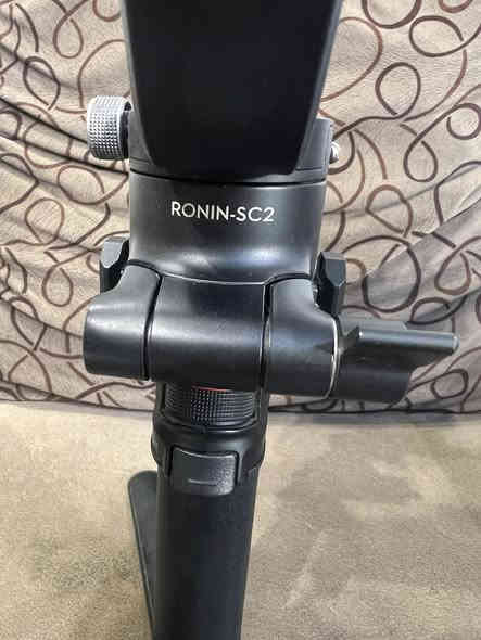 رونن sc2 مع كاميرا كانون 250d الملحقات جنطه والعدسه الاصليه وبطاريه ورام السعر 800 الف بغداد الزعفرانيه ***********
