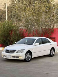 تويوتا كراون • ١٨٢٠٠٠ كم • سقف شیشه