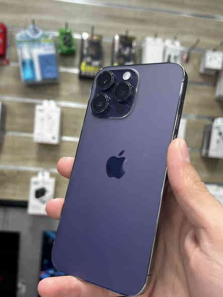 اقوى العروض ///   ايفون 14 برو ماكس 
ذاكرة 256 🧠
بطارية 93🔋
الجهاز انضف منة ما تلكة خيال شخط مابي نضافة فول 
السعر 950الف
رقمي ***********
عنواني بغداد حي الجامعه شارع الربيع
