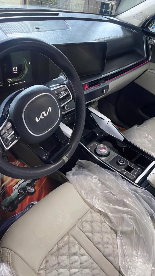 اسلام عليكم كيا سورنتو موديل ٢٠٢٥ و ماشيه 17800الف سيارة مكفولة كفاله عامه من كلشي بعدها على وضع الشركة نايلون فابلون شركه كله موجود مواصفات محرك ٦ سلندر كير موس سايد بريك دكمه شاحن موبايل كراسي كهرباء جنطه كهرباء  ويل قياس ٢٠ دبل كامره  بصمه تشغيل عن بعد  سبعة راكب تبريد ثلاث قطع بعد هوايه مواصفات مكان سيارة بغداد ***********
