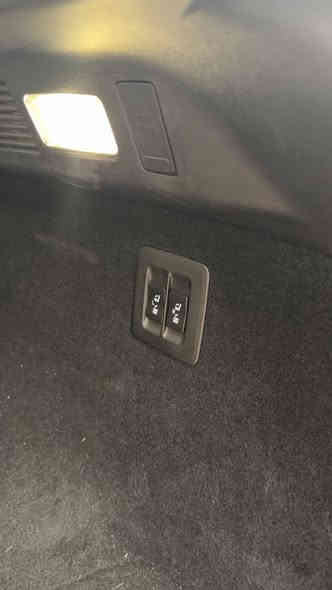 لكزز RX450 هايبرد
موديل 2021 كلين تايتل بدون دعم وصبخ وشخط 
عدد الكليومترات 40 الف كيلومتر السيارة جديدة جدا 
السيارة اعلى فئة من نوعها يعني فول فول 
المواصفات 
*محرك 6V سلندر بنزين و هايبرد 450 
*مقاعد جلد بيجي تبريد تدفئة خزن 
*ستيرن كهربائي وتدفئة وفول تحكم 
*رادار امامي خلفي وجوانب وسياقة شبه ذاتيه واوتو بريك قبل الاصطدام امامي وخلفي واوتو هولد عند التوقف
*اربعة كاميرات محيطية امامي وخلف وجوانب وشاشة معلومات كبيرة 
*داتا شو  
*صندوق كهرباء
*تشغيل عن بعد
*بردات خلفية
*انارة محيطية مخفية 
*شحن وايرلس
*ثلاث وضعيات قيادة اقتصادي ونورمل وسبورت 
*لايتات led ثلاث عدسات وفول اوتو يعني تتقسم من كيفه حسب الطريق مع زراكات تغسيل 
*بانوراما وليست سلايد 
*تبريد منقسم خلفي امامي 
*فول حساسات خلفي امامي مع مستشعرات مطر للجامة الامامي والنوافذ 

رقم سنوية هزة كله جديد

السعر 41000$ ومجال التوصيل
0770 842 1214 دهوك
