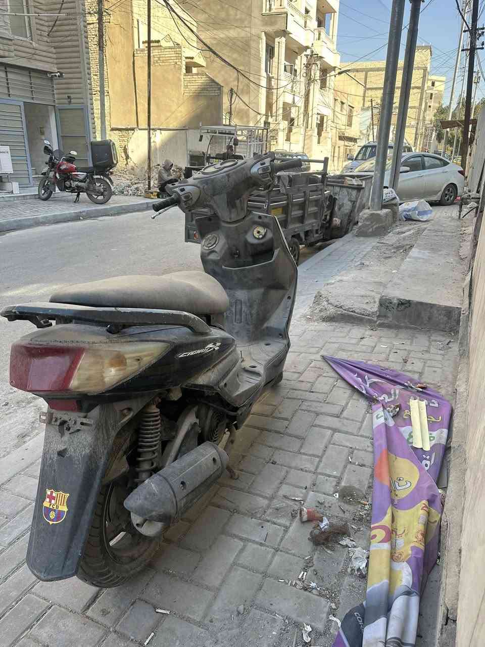 دراجه سكنس فحل مثل ماتشوفون الله شاهد الدراجه حلوه ومرتبه بس صار بيها عطل الدراجه يصير بيها خمده وتطفه وارجع اشغلها تشتغل عادي وهم ترجع تخمد اني ما اعرف بيهن صلحتها اكثر من مره محد عرفلها 
رايدها ب٣٠٠ وبيها مجال ابيعها عله عطلها الدراجه ما تشتغل هسه ابيع عطلانه   بغداد الكراده ***********
