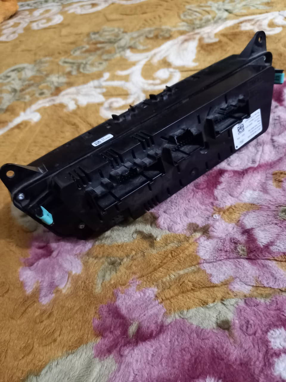 سلام عليكم وحدة تحكم فورد اكسبلور نظيفة جدا شغالة للبيع ب75 مكاني كربلاء تواصل واتساب ***********
