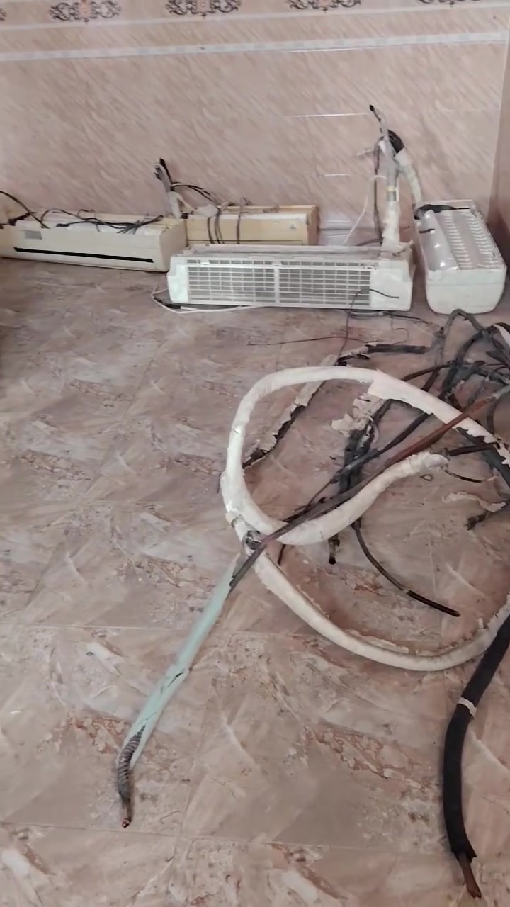 السلام عليكم شباب عندي سبالت للبيع السبل الطنين مثل ما بالصوره هن وبواريهن كاملات الاستفسار رقم الاستفسار رقم الهاتف***********
