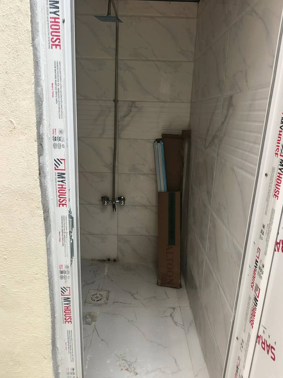 بعد السلام
متابعينا الاعزاء 
جبتلكم ارخص عقار في حي بدر 
الفقير الي يريد عقار ومناسب وفلوسه محدوده خلي يجي خاص

دار زراعي للبيع في حي بدر فرع مول حسين
الدار زيرو 
مامسكون بعده
١٠٠ متر طابق واحد 
طولاني واجه 5 نزال 20
 
موقع كركوك حي بدر فرع مول حسين 8 فرع على ايدك اليسار 
يعني جوه صاير لاتجي تكلي ها قريب عبالي 

السعر 33 مليون بي مجال بسيط

استفسار 
***********
***********
