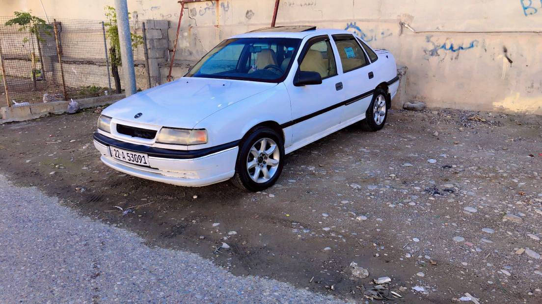 ئۆپڵ ڤیکترا 1990 
مەکینە 20 ی گێڕ عادی 
بڕانە و وەرگەڕان بەشەرت 
پەنجە مۆر بەشەرت 
گێڕ و مەکینە و تەقە و ڕەقە و کارەبایات بەشەرت .. سەیارەکە بەس ماشاءاللەی دەوێ سەنەوی ساڵێکە بەسەر چووە 70 هەزاری لەسەرە بەناوی خۆمە
نرخ 46 و مەجالێکی برایانە موشتەری ئەتخەمە سەر سەرم خزمەتت دەکەم
 ناونیشان .. هەولێر *********** واتساب *********** کۆڕەک أربيل, العراق
