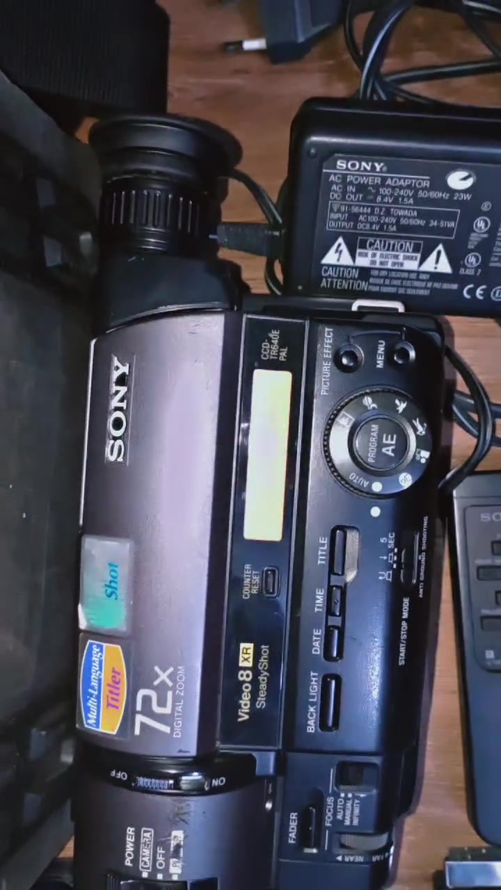 كاميرا سوني SONY كامله ملحقاته موضحه بلفيديو وياها ريمونت الاصلي وشاحنته الاصلية وكيبلاته  وسكارت مالته وفيشة وكيبلات وبطاريات 2 مالته الاصليات  والجنطه كاملة مكملة شرط الشغل  السعر ١٢٥


**إذا كنت صاحب هذا الإعلان وتريد حذفه لأي سبب، رجاءا أرسل رسالة إلى الدعم الفني**