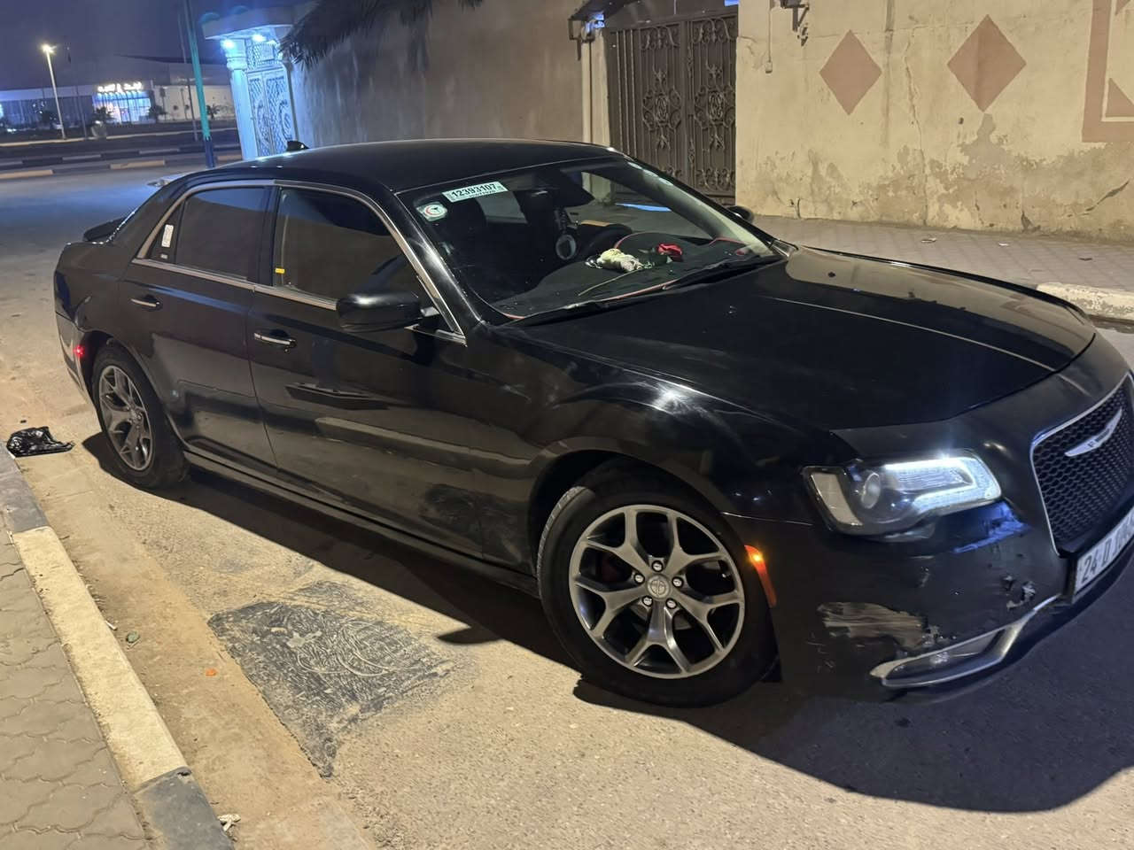 سلام عليكم كرايسلر C300
مديل 15 بيها جاملغ الايمن مبدل بس 

يعني اليرباك سليم

ويل 18 تخم تاير 

مواصفات كامرا وشاشه عرض 

كشنات جلد وتدفئه بالكشنات 

وسياره خير من الله كفاله من كل شي  

كير ومحرك كير ماوس 

رقمها دهوك دولي وبسمي 

بعد بيها هواي شغلات 

اي ستفسار ارجو الاتصال مامتواجد بالفيس 

مكان السياره البصره 

*********** 

السعر المطلوب 180
