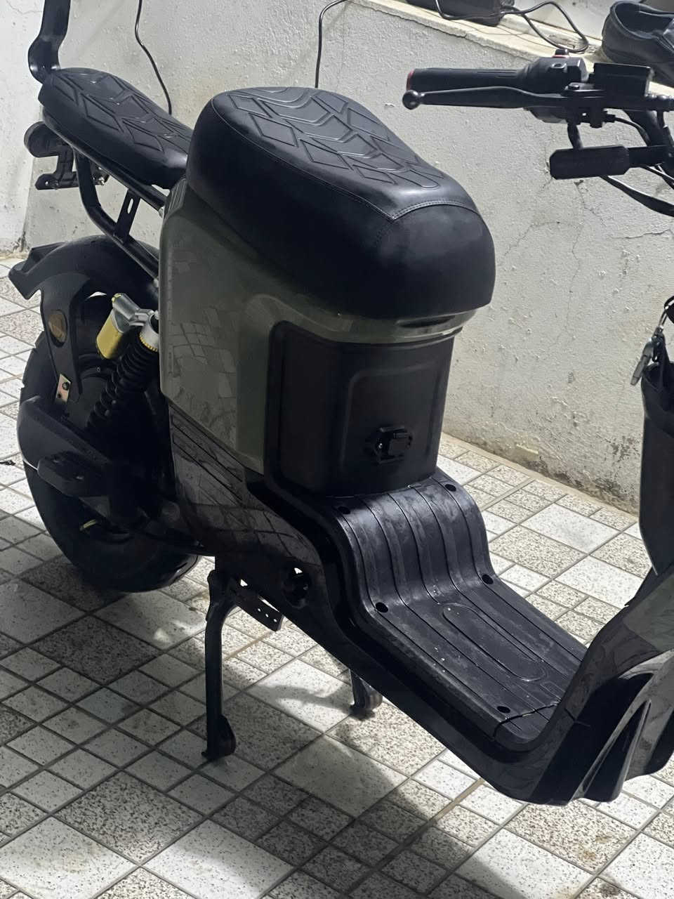 سلاام عليكم R8 بطاريات دبل 32فولت جديدة  مدخل الرازي *********** السعر 550 وبيهه مجال
