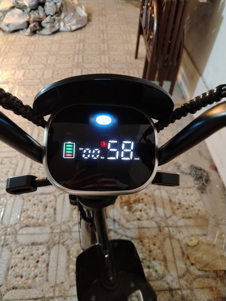 بايسكل شحن اربع بطاريات البطاريات بدلتهن اربعتهن قبل اسبوع ب 125 وياه بصمة قفل وفتح سرعة 40 حقيقي رايده ب 325 وبيه مجال حك الجيه
رقمي ***********
مكاني سيديه
