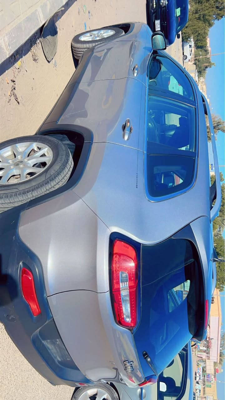 السلام عليكم
جيب شيروكي (بزون )موديل 2018 

محرك 4 سلندر 2400 

 مواصفات 

بصمة وتشغيل عن بعد 

هاند بريك بصمة  

مقاعد جلد 

شاشة كبير 

كرسي كهرباء 

تحكم ستيرن جهتين 

 بعد بيه.  موصفات.  اخرى

لايت زينون  

السيارة عليها ادامة كاملة ومتعوب عليها سيارة مابيها اي نقص صدر امامي جديد تخم تاير جديد باتري جديد نوزلات وكالة جدد دسكات جديدة .

السيارة ماشي 84 الف ميل    

 السيارة   طابه للعراق بدون حادث بدون ضربه   وصور موجودة ..

السعر 142 ورقة وبي مجال  

موجودة في النجف لاشرف

هاتف : ***********
