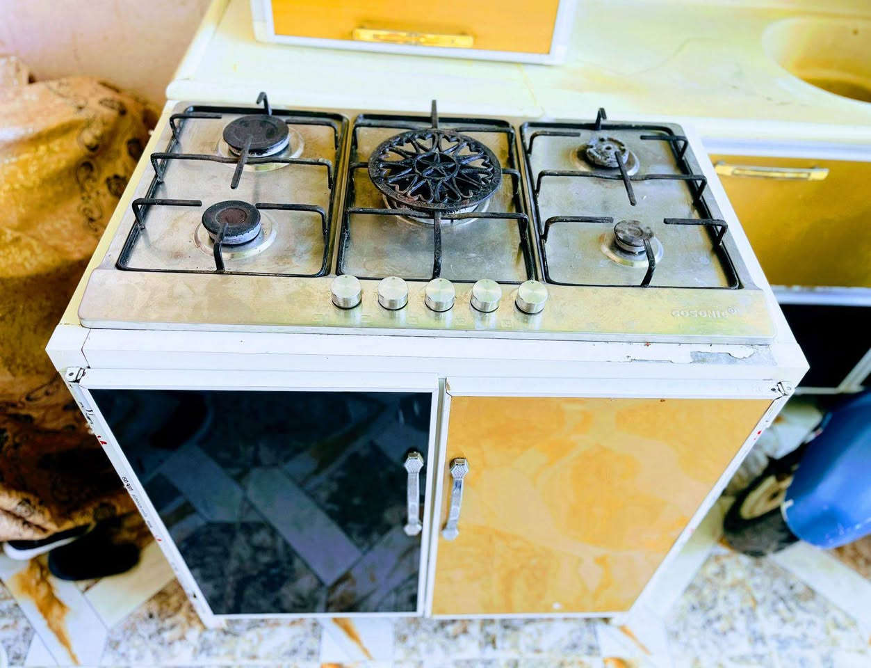 مـكلف بلـنشر///كـاونتر خـمس قـطع تسـكام وطباخ الـمـكـان// ناصريه حي الشهداء الرقـم///***********
