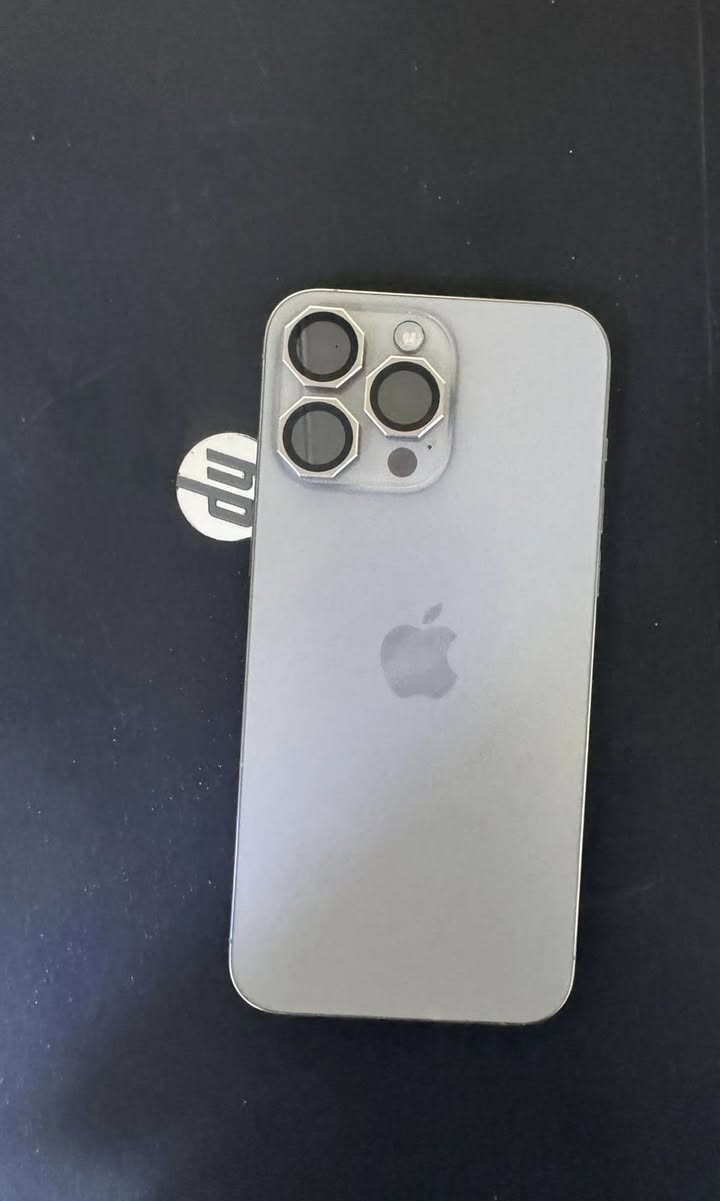 آيفون 15 برو ماكس شرق اوسط 
حالة البطارية 85 
سعر 1.150000
تواصل على واتساب ***********
