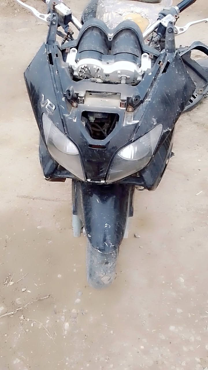 فورزا صفر 8 الدراجه متركه كاطعه ولف ابيع هذا الموجود تايرات جديده دروعه مازدات جدد
ابيع كوم حديد
الشراي يقيم باليرضي الله او ياخذه 
مكاني ديالى الخالص
***********
