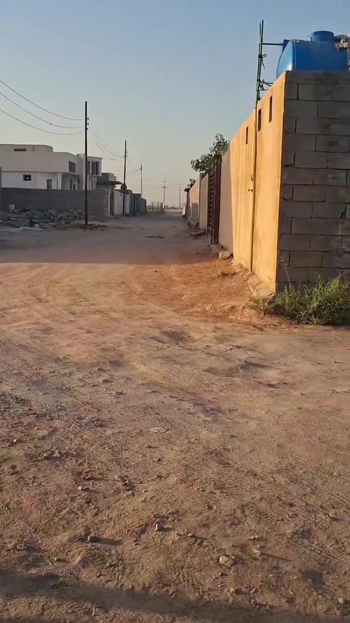 لسلام عليكم قطعه ٢٠٠ م ركن سند ٢٥ 
الجدول الغربي الرجيبه شارع العام
تبعد عن شارع الرجيبه العام نجف طوريج
 مثل ما موضح بالفيديو مكانه بمكان الدراجه 
منطقه سكنيه كافه الخدمات مدارس_مركز صحي
السعر ٢٤ مليون 
للاستفسار ***********
