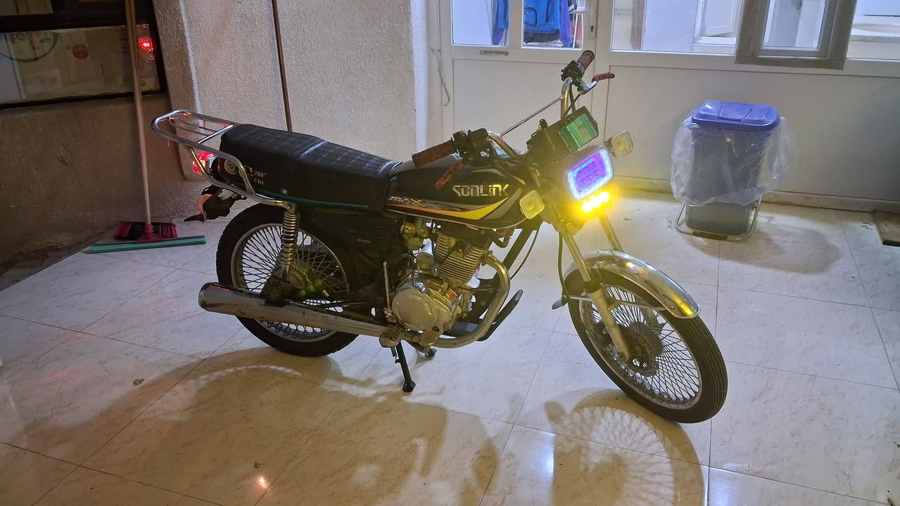 السلام عليكم دراجه ٥ كير مكينه 200 دراجه نامي برو  بدون اي نقص الدراجه كامله  مكينه كبس      الشري يجي يفحص ويدلل ***********
***********   الشري يتصل ويدلل و سعر جاد مناسب
