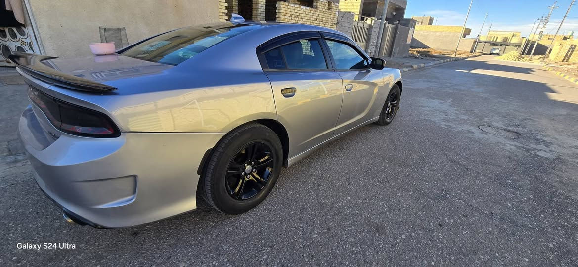 السلام عليكم
جارجر 2016sxt

السيارة داخلة كلين كفاله عدا بيها باب صبغ بسبب شخط وبارد بالجاملغ الأمامي وقليل بالجنطه كلهن بالعراق .
السيارة فول عدا الفتحه .رقمها بغداد باسمي 
 السعر 175وبيها مجال 
المكان . ميسان 
واتساب واتصال ***********
