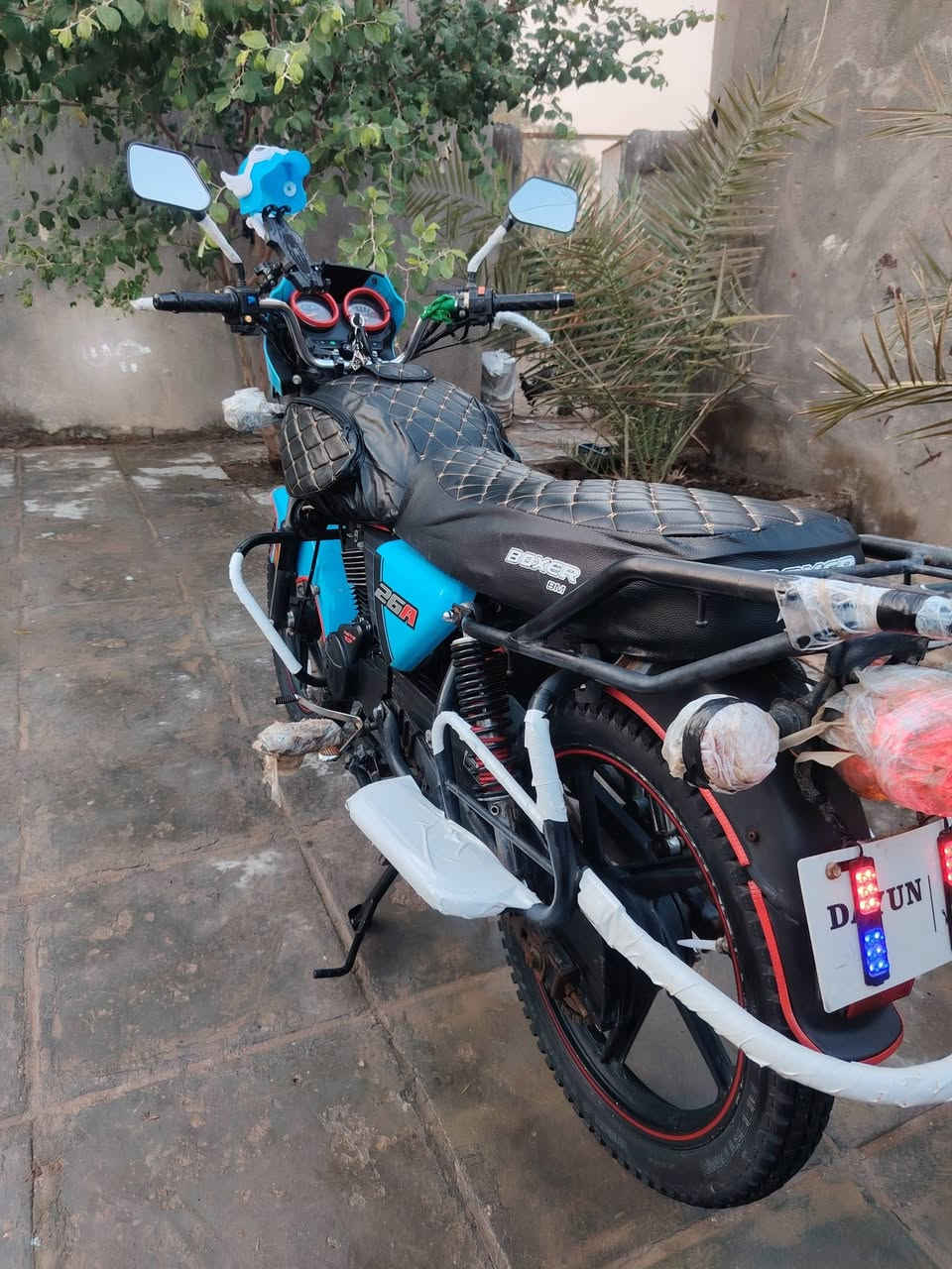 دراجه دايوان موديل 22 اوراق اصولي مكينه 150 
دراجه نضيفه شوفت عينك السعر 1550 
مكان الناصريه سيد دخيل
للاستفسار ***********
