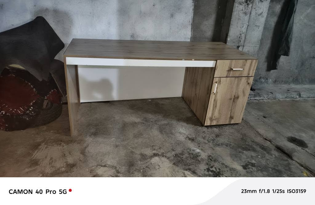 4مەتر ڕەفتەی لۆک میزی ئۆفیس
بۆفرۆشتن لەڕانیە***********
*********** رانية, السليمانية
