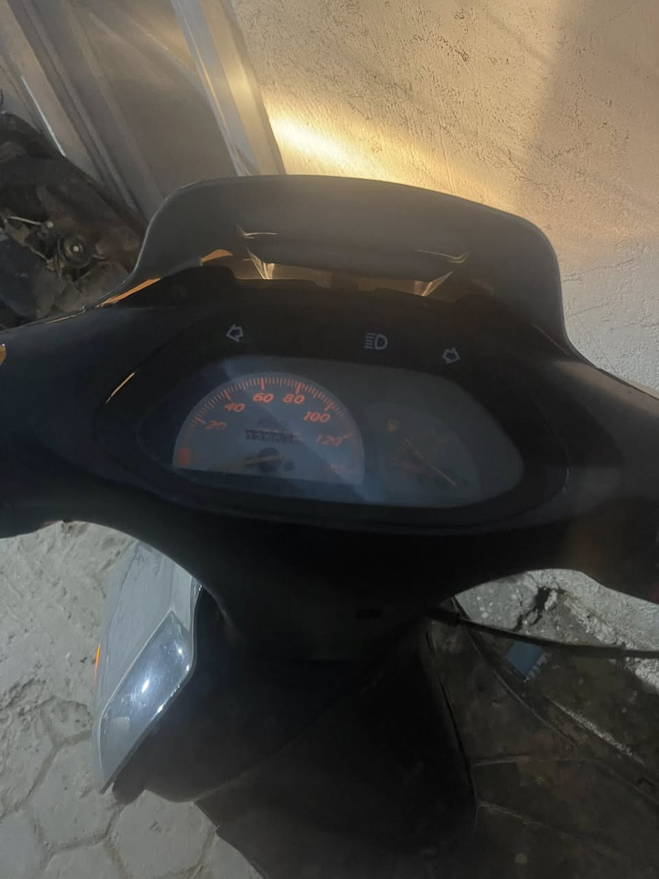 السلام عليكم دراجه فراشه فحل للبيع سرعه 140دراجه محرك ناعم وحلو وشرط نكره سلف او هندر كهربائيات كله شغاله ومابيه شي ميشتغل الدراجه كله شغاله سلف هندر اشاير هورن لايت بك لايت عداد سرعه عداد بانزين بريكات وره كدام جك نص جك صفح الدراجه كله كامله كل نقص مابيه ابد شلعه. معدل وشرط ادك معدل  فوك ل100 دراجه حلوه ونضيفه السعر 500وبيه مجال للشراي ولمو شراي ليراسل وليكسر بسعره يرحم والديك وهاذا رقمي *********** مكاني نجف حي الانصار والشراي خاص او يتصل اني خادم
