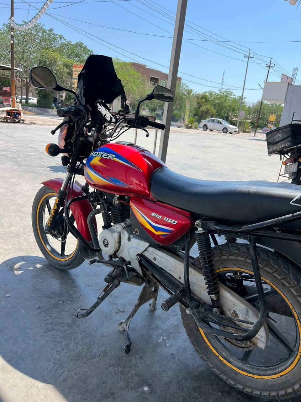 ​🏍️ للبيع: دراجة باجاج بوكسر (Bajaj Boxer BM 150) نظيفة جداً
السلام عليكم شباب، دراجة باجاج بوكسر 150cc للبيع، الدراجة بحالة ممتازة ومكفولة من كل نواحي النقص.
​📌 المواصفات والمميزات:
​الموديل 2023والنوع: باجاج بوكسر (Bajaj Boxer BM 150) أصلي.
​المحرك: محرك بلادي ونشط جداً، عزم وقوة ما شاء الله (مكفول من اللعب والفتح).
​الرقم: الدراجة مرقمة (رقم ألماني واضح ومثبت بالصور).
​كفر خلفي (شـبچة) متين لغرض الحمل أو الترتيب.
​الوضع العام: الدراجة جاهزة من الصدمة للصدمة، كهربائيات كاملة شغالّة، تواير بحالة جيدة جداً، وما تحتاج أي مصاريف.
​📍 العنوان والتفاصيل:
​الموقع: ديالى - المقدادية.
​رقم الهاتف للتواصل أو الواتساب: ***********
​ملاحظة: الدراجة مكفولة وفحص وين ما يعجبك. السعر والتفاصيل الإضافية عند الاتصال أو خاص للشراي الطيب.
