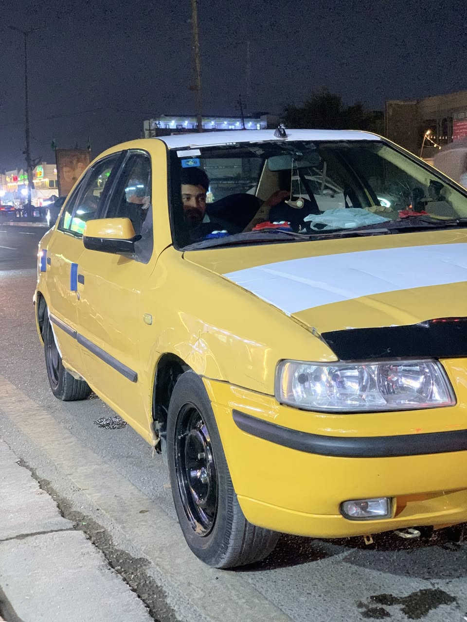 السلام عليكم الله مصلي عله محمد والي محمد سمند للبيع السياره كفاله من الضربه والصبغ موديل2011 ناطقه السياره خير من الله مكينه كير كفاله كله جديد السياره باسمي هزه وسنويه كله جديد هيئه غرامات كله مصفره السياره بيها تلحيضات صدر فق خلفي وامامي نص عمر والباقي كله خير من الله مكاني بغداد حي اور السعر ٣٢ وبيها مجال ونشالله اليجي ميرجع فارغ واني خادم لجميع ***********
