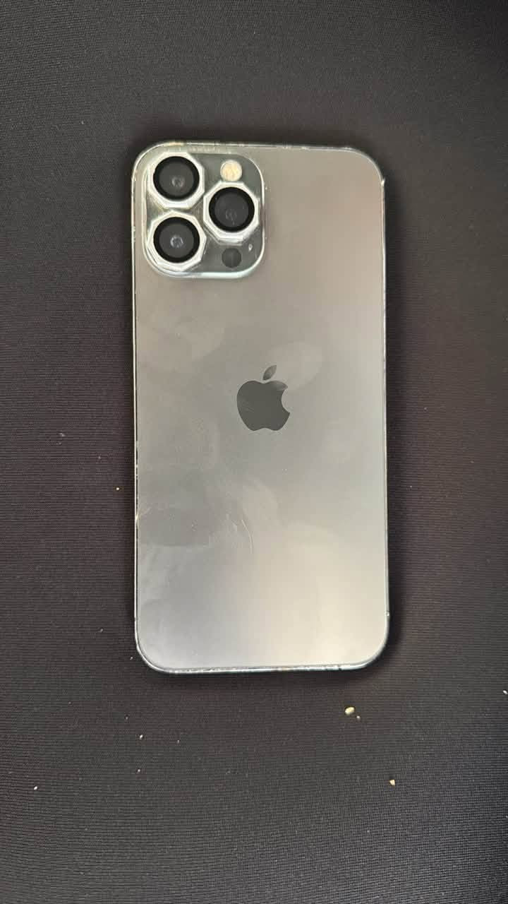 مرحبا 💕⸻

🔥 للبيع iPhone 13 Pro Max 🔥
📱 جهاز مرتب ونظيف جداً، استخدام خفيف 

المواصفات:

* السعة: (128GB)
* البطارية: (85% 🔋)
* اللون: (سلفر /Silver)

✅ مميزات الجهاز:

* تم تبديل الظهر + الشاشة (بلدي)
* الجهاز شغال 100% وما بي أي مشاكل
* الكاميرات جداً نظيفة واضحة 🔥
* الأداء سريع وما يعلق
*الصوت واضح ونقي 
 ✅Face lD شغال* 

⚠️ الملاحظة الوحيدة:

* زر الباور (التشغيل) عطلان بس باقي كلشي تمام ويشتغل بدون مشاكل

💰 السعر: (450) 

📩 التواصل خاص أو واتساب 

***********:📱
