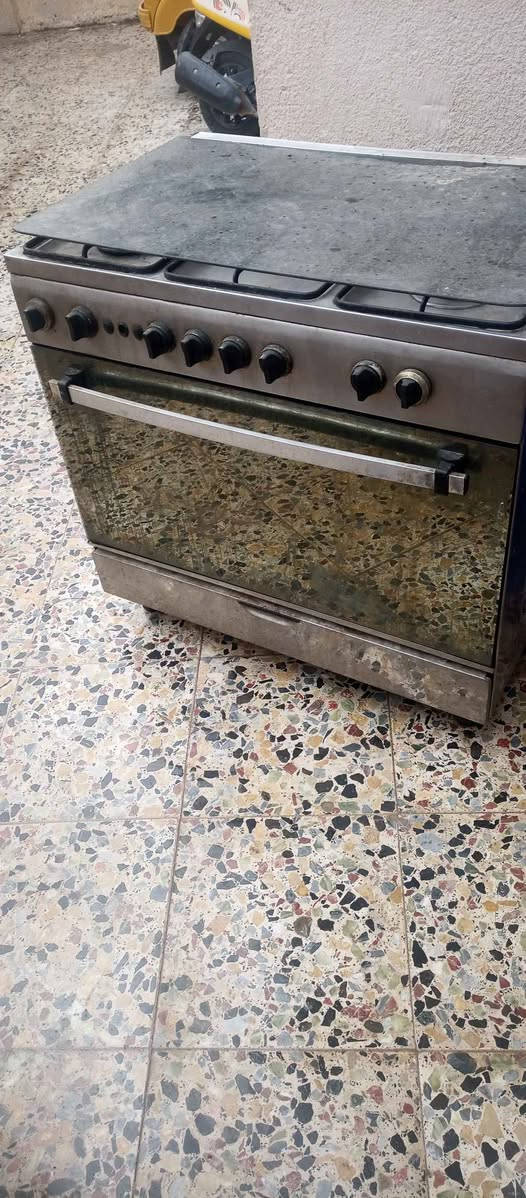 طباخ للبيع 
خمس عيون +فرن كلشي شغال شرط تجي تفحص 
كربلاء الامن الداخلي شارع الضغط قرب الجامع الاخضر 
*********** كربلاء, العراق
