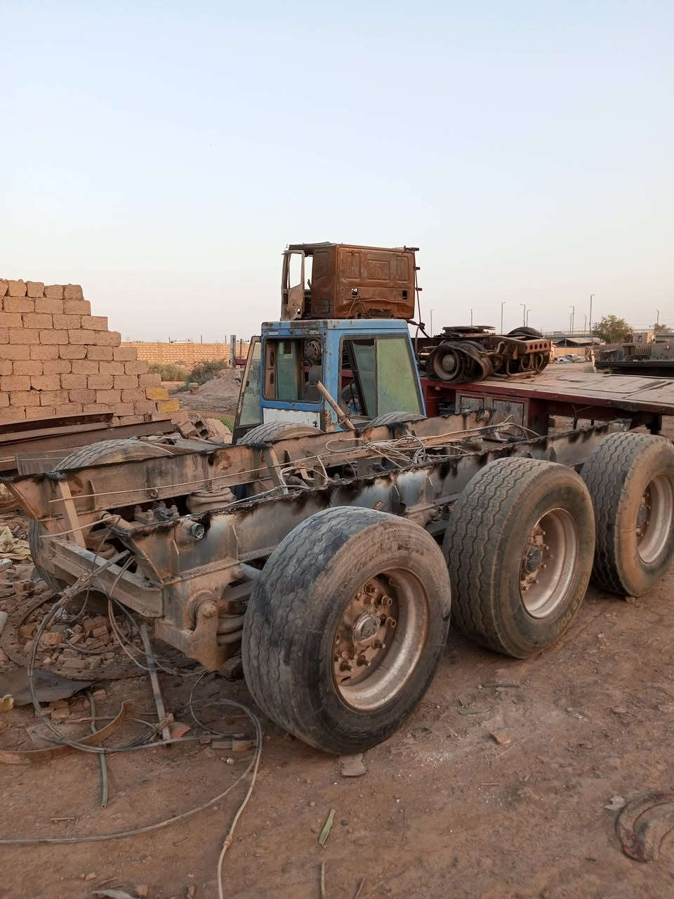 سلام عليكم ورحمه الله وبركاته شريط كامل للبيع العنوان بغداد جرف النداف التصال. ***********
