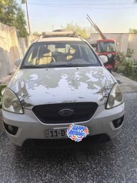 كيا كارنز 2012 خليجي منضومة غاز 40 لتر ضربتهه جاملغ + بنيد معمر بدون ت...