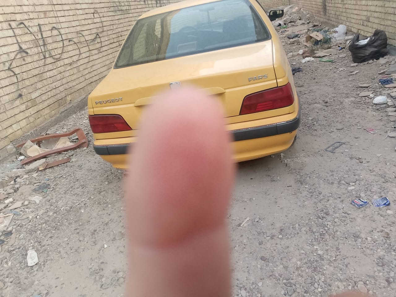 السلام عليكم. عندي بيجو بارص موديل 15 سياره نظيفه كير مكينه نخم تاير صدر اربع دبلات تبريد داخل نظيف كهرباىيات شغاله بيه تبديل جاملغ وبنيد بدون حادث  الجاملغ طخه خفييفه وبدلته والبنيد طار   رقم بغداد شرط التحويل هيئ غرامات عليه  رايده 35  مكاني بغداد الدوره شارع 60 *********** واتساب
