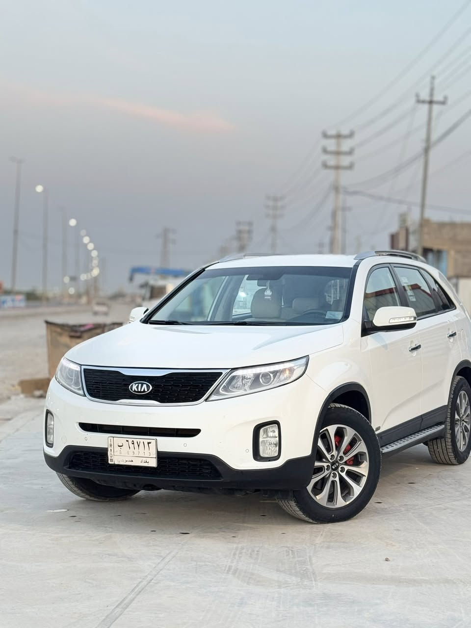 السلام عليكم
للبيع KIA SORENTO 
موديل:2014✅
اللون:ابيض 
رقم بغداد
🔅سبعه راكب
🔅سته سلندر
🔅3قطع تبريد
🔅نضام ECO الاقتصادي
🔅مري شفط
🔅اشاير مرايه 
🔅حساسات إماميه 
🔅حساسات خلفيه
🔅مثبت سرعه
🔅تبريد بيانو
🔅يدات نيكل 
🔅تحكمات ستيرن 
🔅مانع انزلاق 
🔅دفع رباعي 
🔅منضومه زنون كامله
🔅لد امامي
🔅شاشه ايباد + كامره داخل الشاشه
🔅 ماشيه 122 الف وقابل للزياده 
🔅ويل حجم 18 كروم 

السياره جديده وخير من الله مكفوله عدا صبغ بالدعاميه الخلفيه فقط.
السعر:180 وبيها مجال

مكان السياره الأنبار/هيت
هـ/***********
