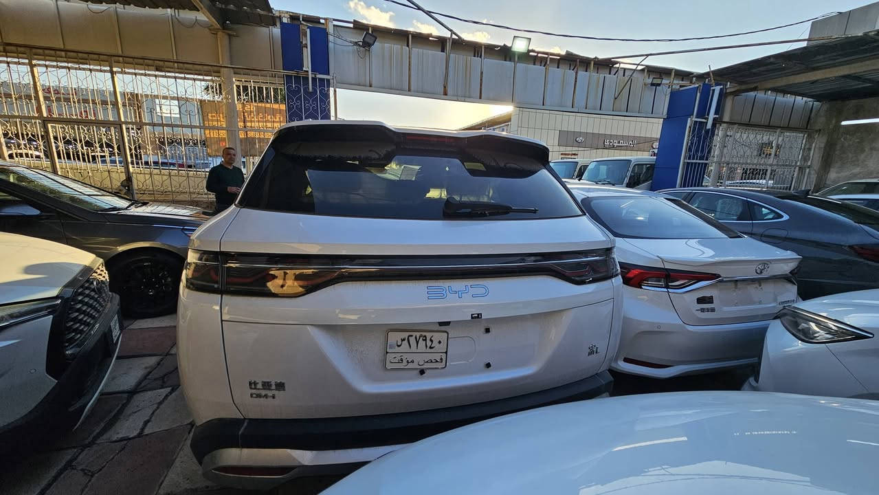 BYD SONGL
يسرنا الإعلان عن وصول دفعة جديدة من سيارات BYD سونك لارج موديل 2025.

تتميز هذه الفئة بالمواصفات الكاملة التالية:

*   رادار أمامي متطور.
*   نظام تحديد المسار، مثبت السرعة التكيفي، ونظام التعرف على المشاة.
*   نظام كاميرات محيطية 360 درجة.
*   مقاعد أمامية كهربائية مع خاصيتي التدفئة والتبريد.
*   فرش داخلي من الجلد الفاخر.
*   شاشة عرض متعددة الأبعاد (طول وعرض).
*   عجلة قيادة متعددة الوظائف.
*   نظام تحكم متكامل في جميع خصائص السيارة عبر الشاشة المركزية.

العنوان: بغداد، البياع، الشارع الثالث، شركة طريق الفخامة.

للاستفسار، يرجى الاتصال على الرقم: ***********.
