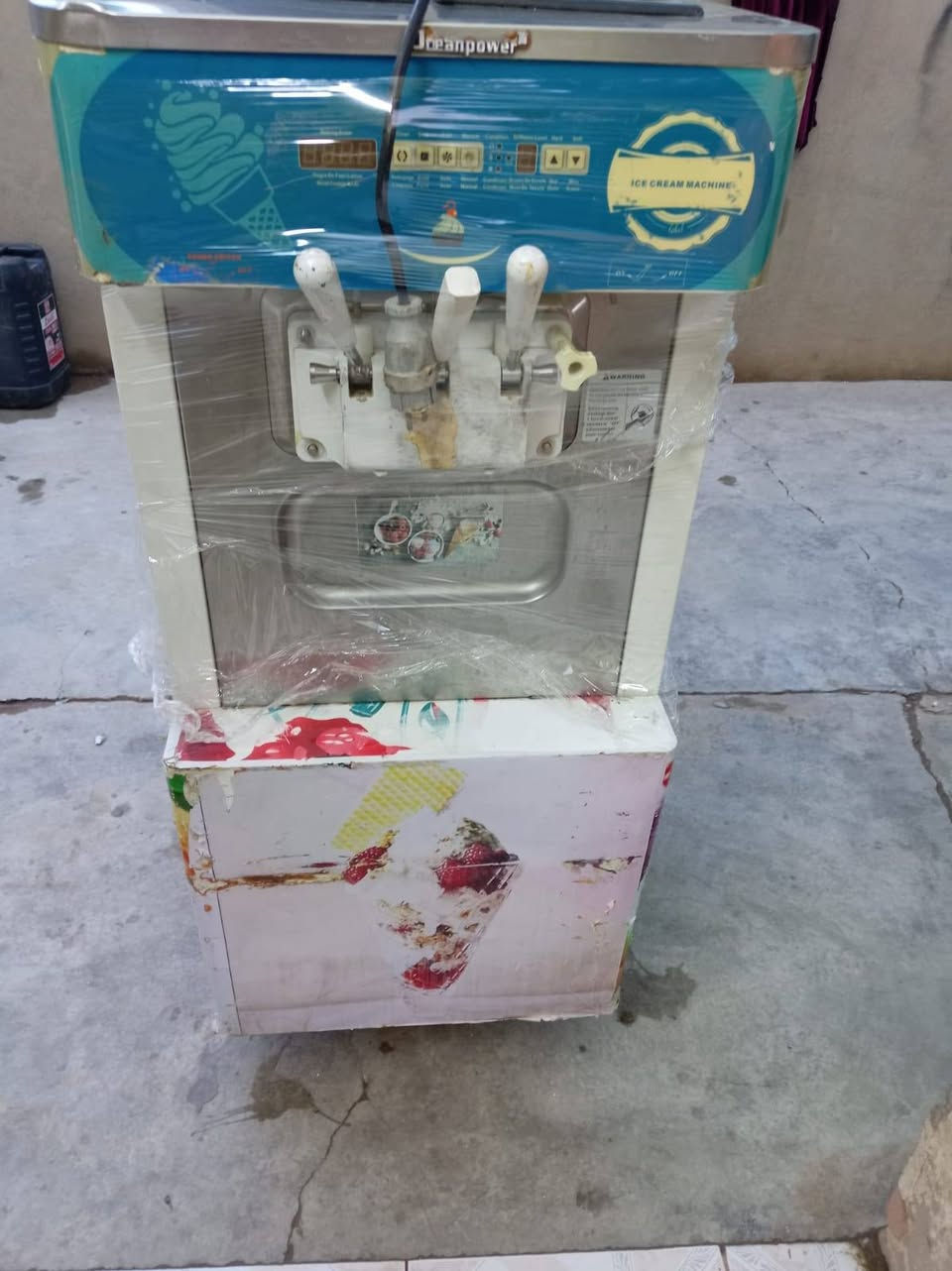 السلام عليكم ورحمة الله
مكينتين ايس كريم  ياشن باور  شرط التجميد  نظافه خير من الله  
للبيع   ***********   العنوان كركوك
