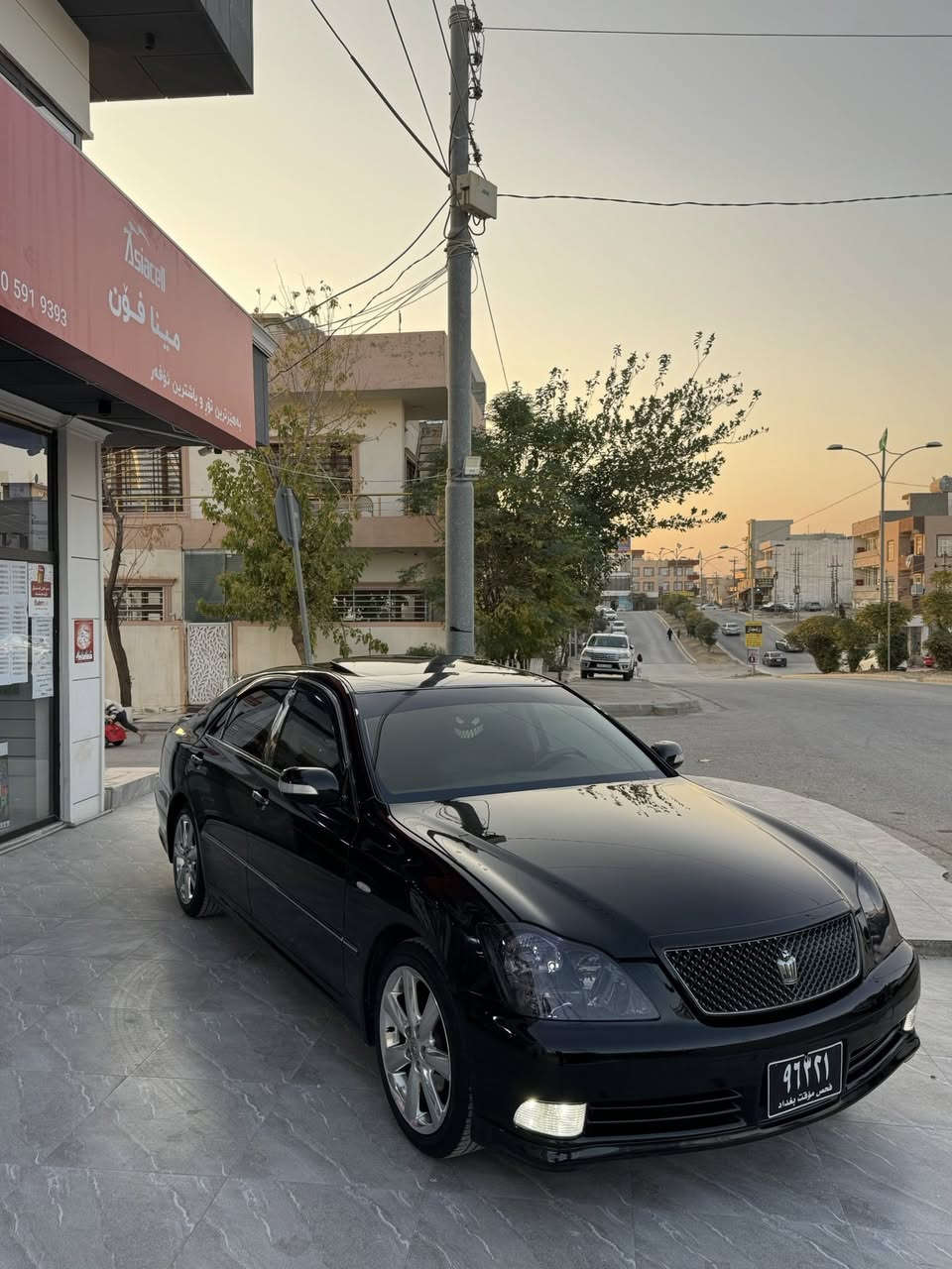 شاهینەی لۆۆکک ٢٠٠٥ 
مەکینە گەوری١٨٢ بێ دوکەڵ .
سەیارەکە قەپات مواسەفاتە 
جڵدو سڵایدو هیتەر
ئاوێنە ئیشارەتو ویل دینگەی ئیستیلە  
گێڕو مەکینەی لۆکە 
سەیارەکە ٢٥٠
مەسرەفی تیا نییە. 
٤ دەبڵی رۆیاڵی لەسەرە. 
ئەشیای ناو سنوقی کامل تیایەو 
سپێرەکەشی دینگەیە. 
موشتەری نیییی سەرمان مەیەشێنە. 
سعر .نامە. یان تەلەفوون بکە
***********
شوێن سلێمانی
