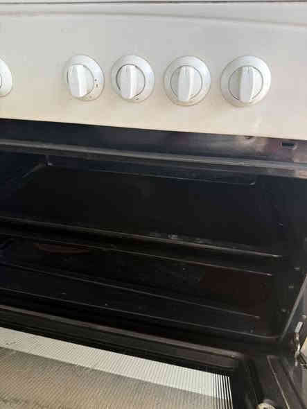 طباخ للبيع بحالة جيدة جدا ومستعمل قليل كلش وكلشي بي شغال ٥ عيون والفرن سعر ١٥٠ بي مجال قليل مكاني كركوك … منطقة عرفه 
للاتصال ***********
