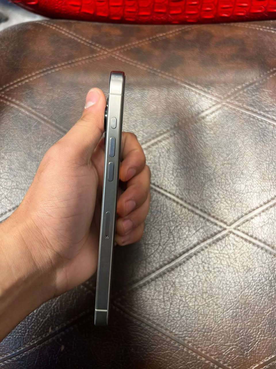 آيفون 15برو ماكس شرق اوسط نضافه 100/:  ذاكره 256بطاريه87
السعر مليون 50 بي مجال 
مكاني بغداد ***********
